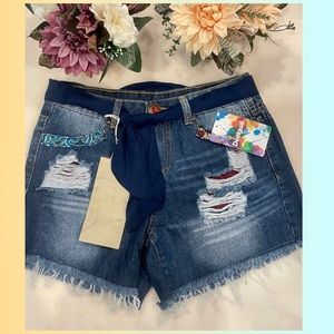 Denim  boyfriend shorts by desigual.